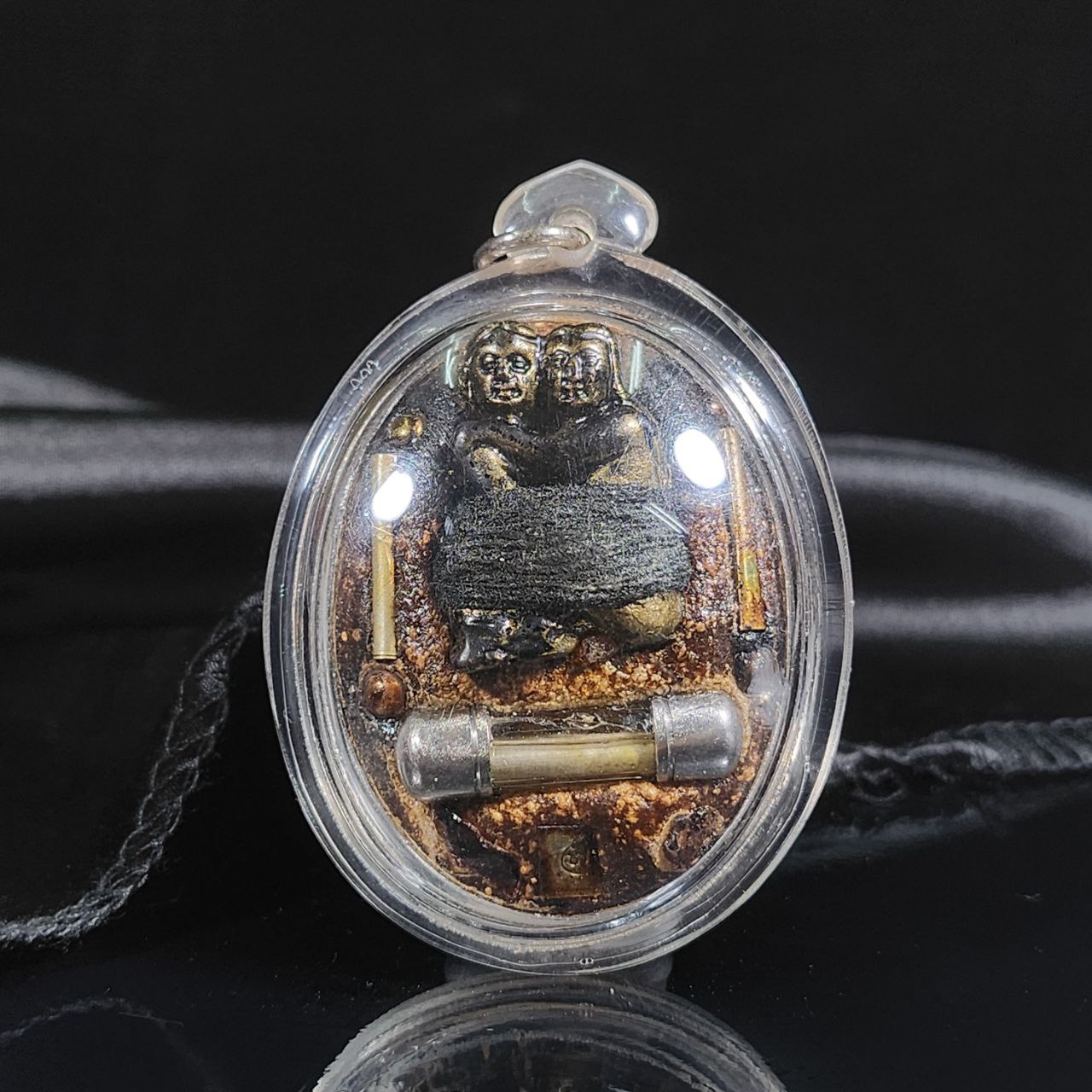 LP SAITHONG龙婆塞通BE2556迷人的湄能Kalawet阴姑及3支銀打固咯捷（红底） | SAN Pin Selection