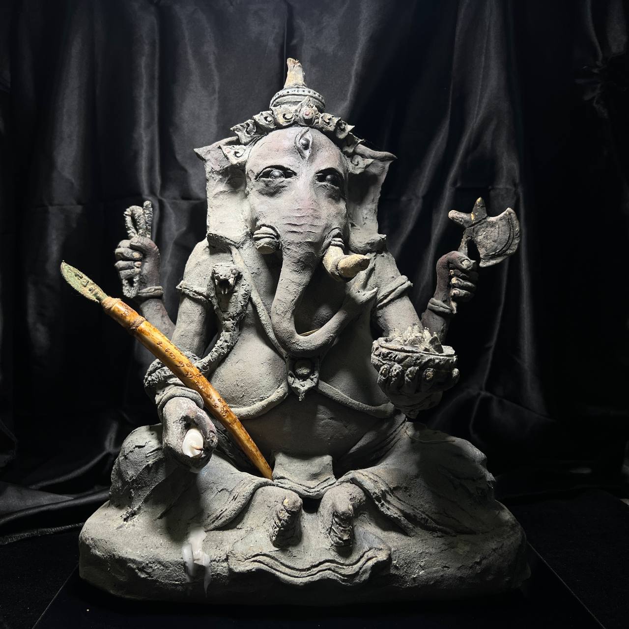 LP KONG柬埔寨奇憎龙普空手模夜光象神 | SAN Pin Selection