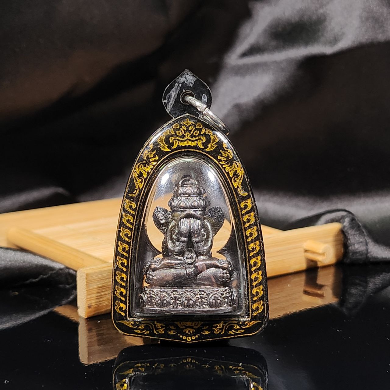 LONG NUI龙耐掩面必打 （镭射金边亚克力防水壳） | Jin Thai Fo Pai