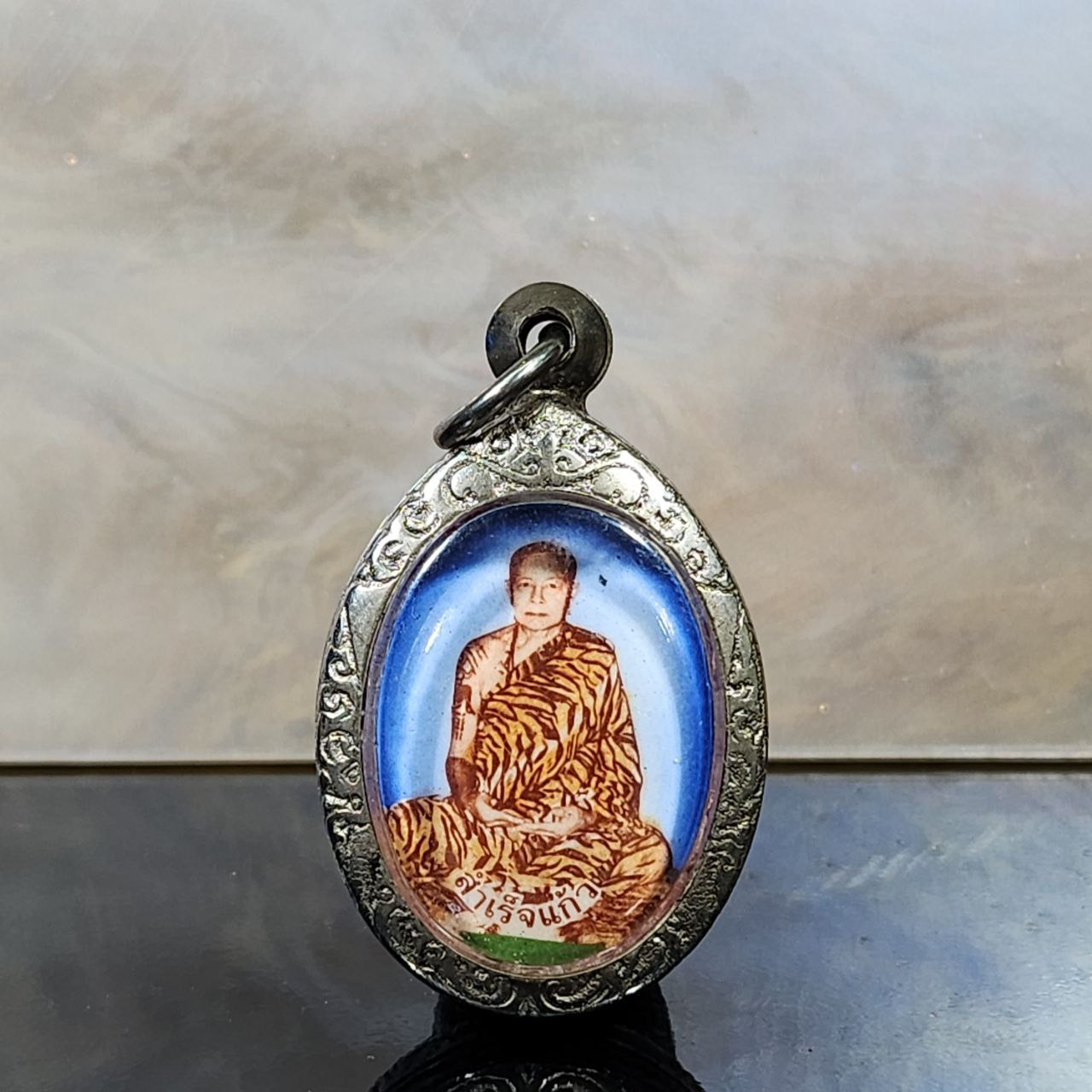 LUANG PHOR PENG MA龙婆碰玛佛历2436瓷面鲁士虎皮袈裟自身（钢壳） | Jin Thai Fo Pai