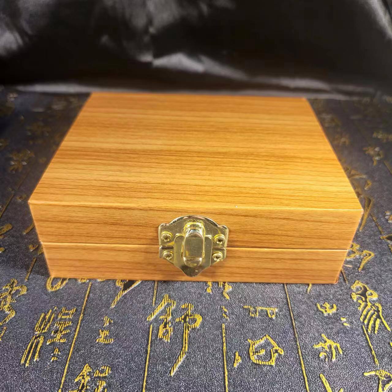 佛牌盒 （木纹款式）
 | SAN Pin Selection