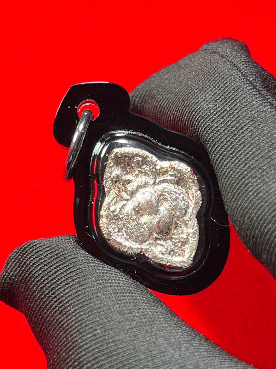 PHRA ARCHAN PHANSEAN阿占潘贤第一期红药粉金苍蝇（贴银箔 纯银符管）现物实拍
 | SAN Pin Selection