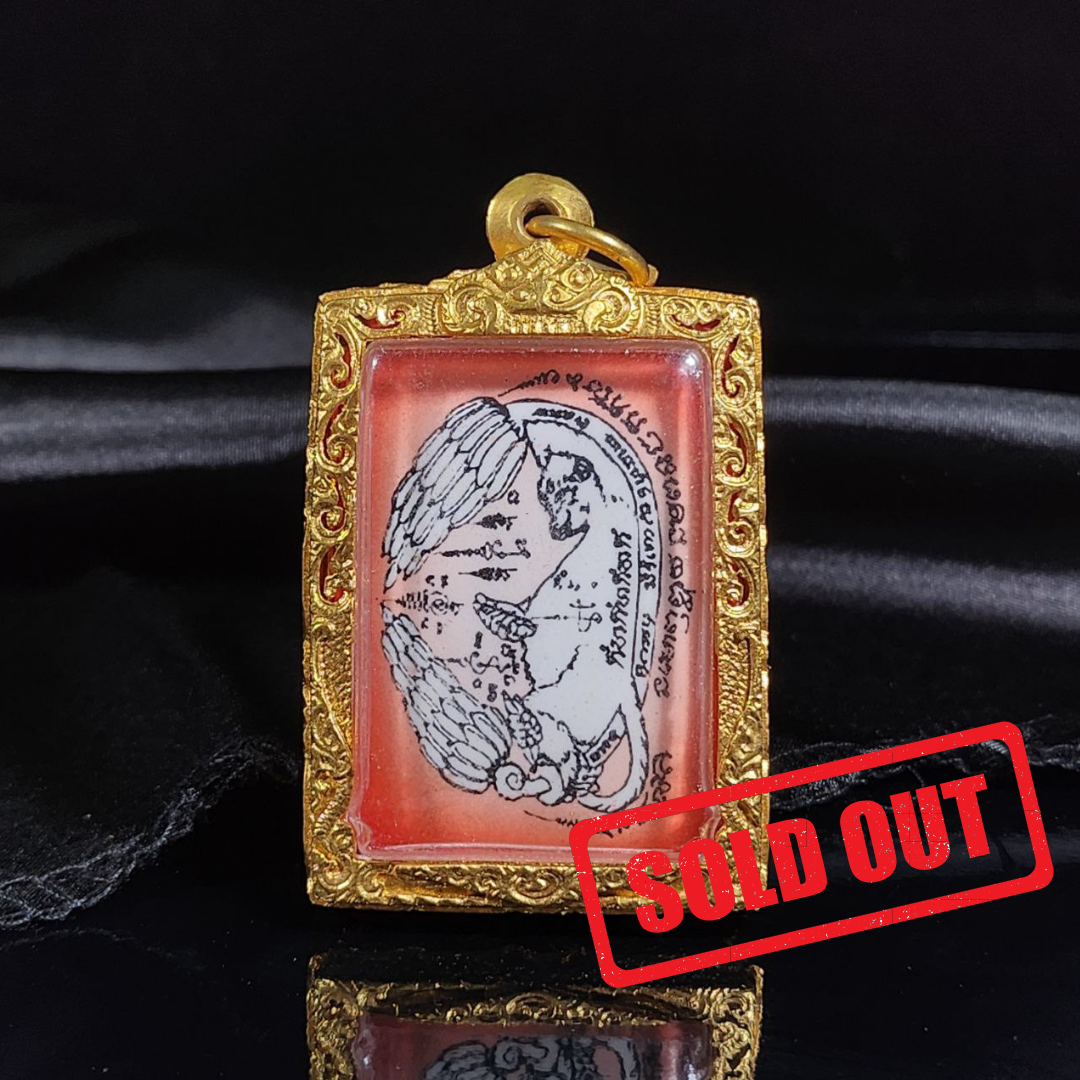 Jin Thai Fo Pai - LERSI TOON鲁士吨猴子吃香蕉红白底镀金钢壳