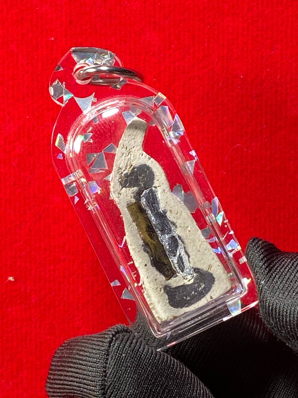 泰国素林府啊赞拜双师联合加持开光富裕帕罂（银色箔片防水殼）现物实拍
 | Jin Thai Fo Pai