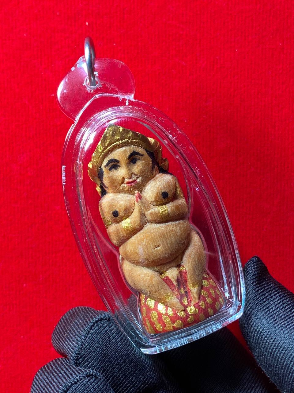 LUANG PHU UP佛历2548年灵木雕南平妈妈鉴定卡（白）现物实拍 | Jin Thai Fo Pai