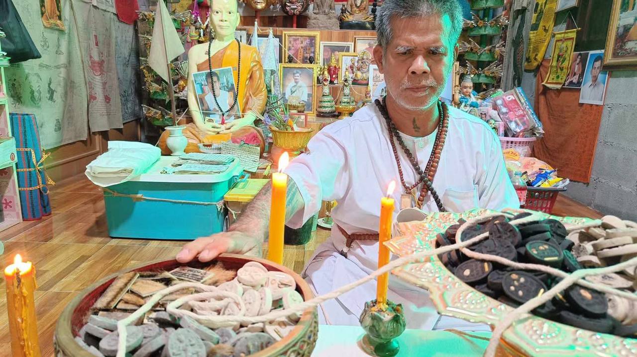 Nang Ser 虎皮圣牌 
阿占潘雅 Archan Phanyat｜素可泰 Sukhothai
佛历 2568 年 | Jin Thai Fo Pai