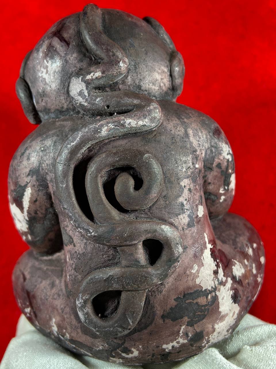 龙婆LOY 掩面避险王
 | Jin Thai Fo Pai