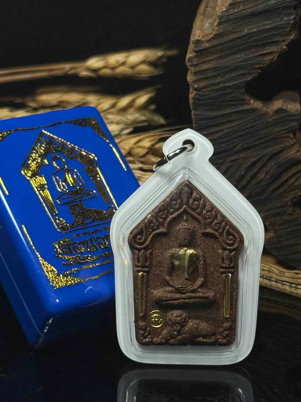 黎逸府Wat Ban Non Duea寺著名师父龙婆玛哈西拉（LP Mahasila）与阿赞布（Phra Ajarn Pu）联手督造【坤平吃睡虎 Phra Khun Phaen Suea Non Kin Model（高级Nam Lerk版）】现物实拍
 | Jin Thai Fo Pai