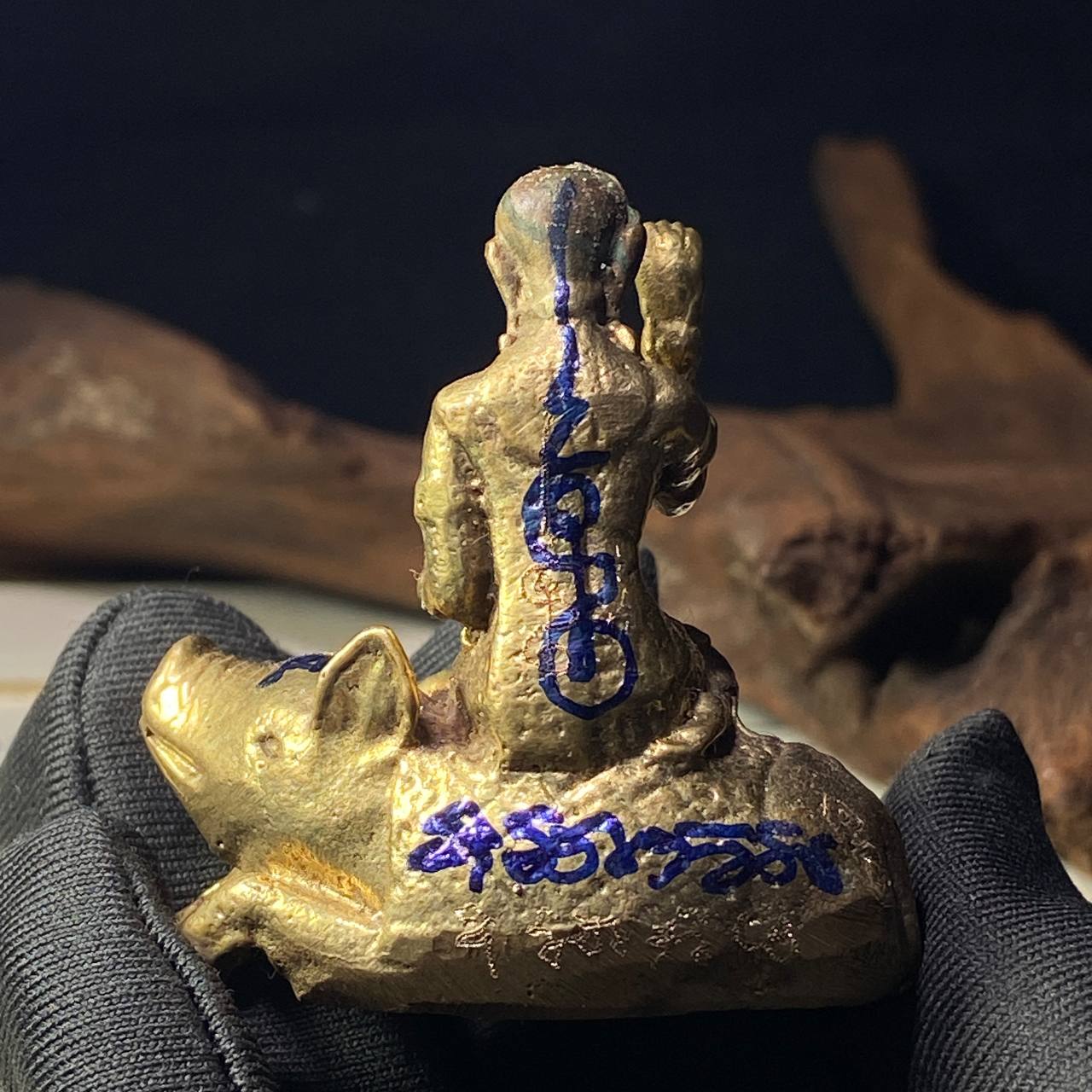 师傅阿赞烈｜招财女神坐金猪 | SAN Pin Selection