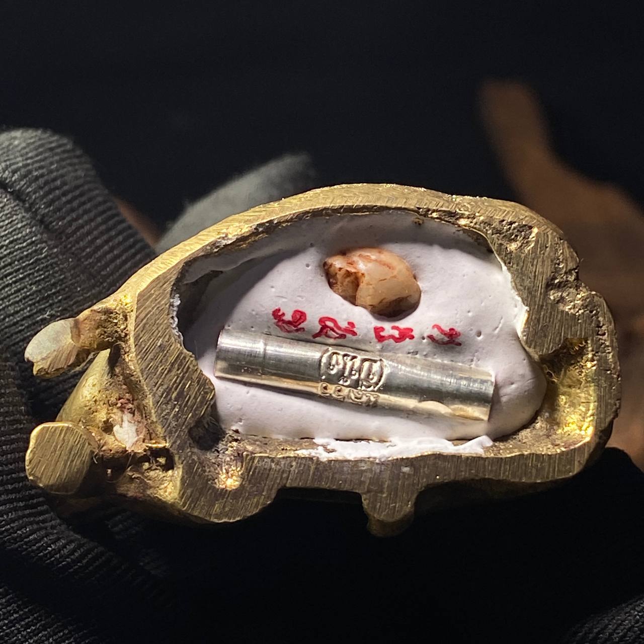 师傅阿赞烈｜招财女神坐金猪 | SAN Pin Selection