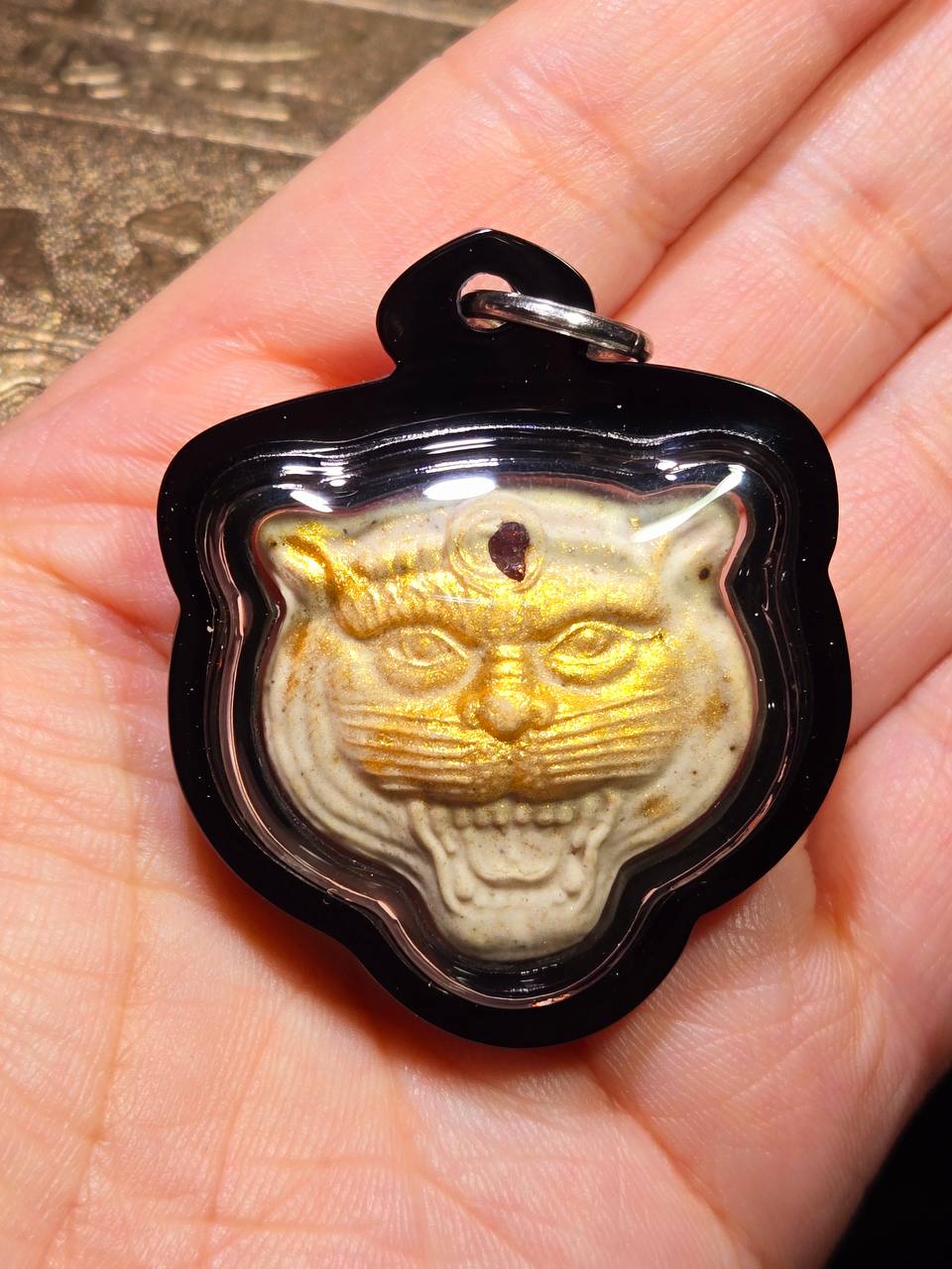 金脸虎头粉牌 เสือหน้าทอง มหาอำนาจ หนุนโชค Gold Face Tiger Head Holy Item  | Jin Thai Fo Pai