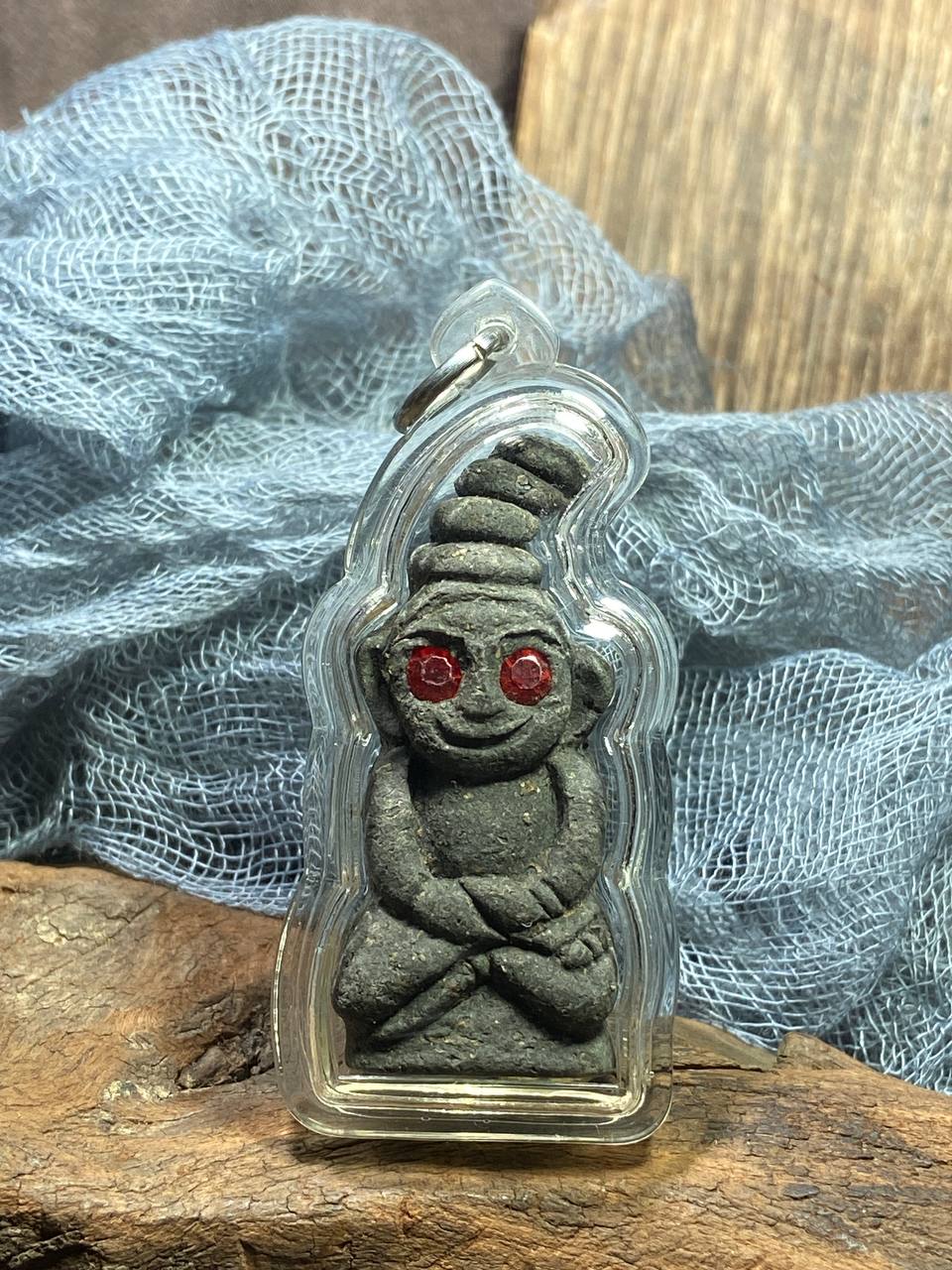 Jin Thai Fo Pai - 阿赞殿 · 早期红眼帕罂（背后双符管 · 多重圣料）