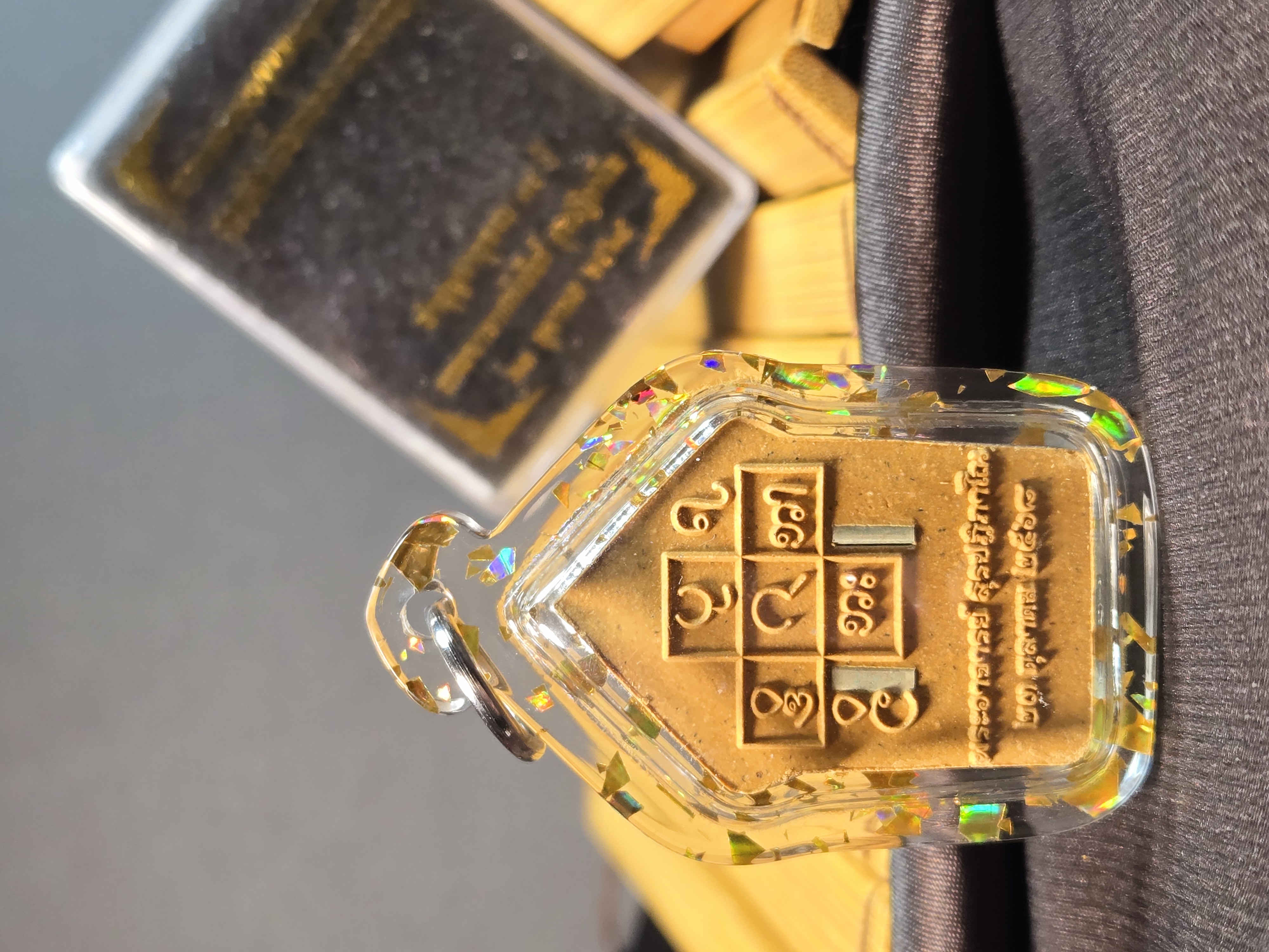 Phra Yoke Khun Phon（帕玉坤碰佛祖粉牌 · 双银符管版）
Phra Archan Benz｜Wat Ratchathiwat｜B.E.2568 | SAN Pin Selection