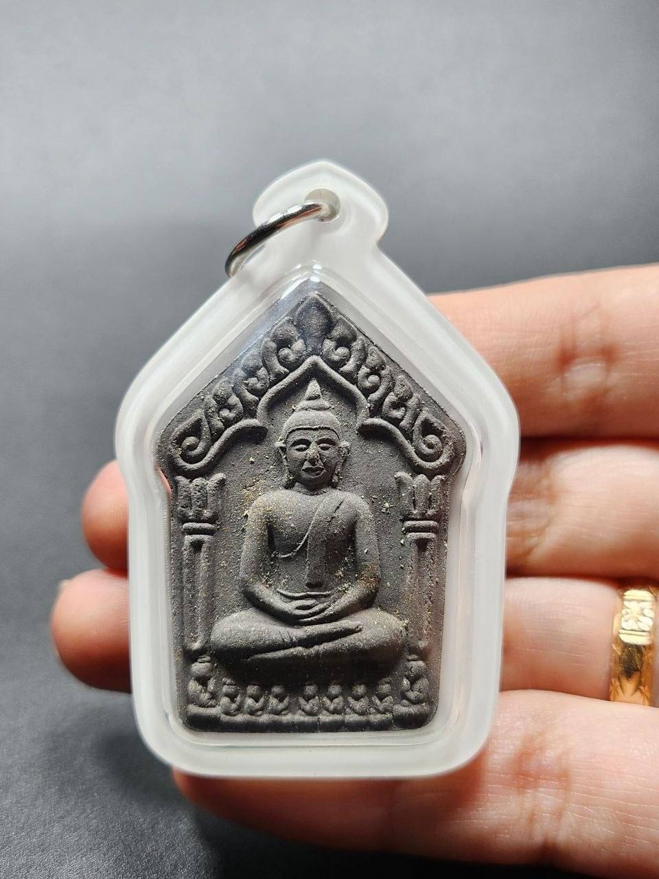 B.E.2562 九童坤平（灰肉版 · 含防水壳） Kruba Tao｜Wat Ubosot Ban Lao | SAN Pin Selection